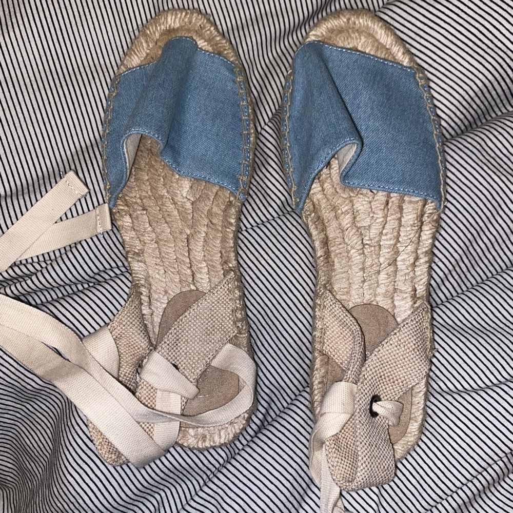 Gap sandals